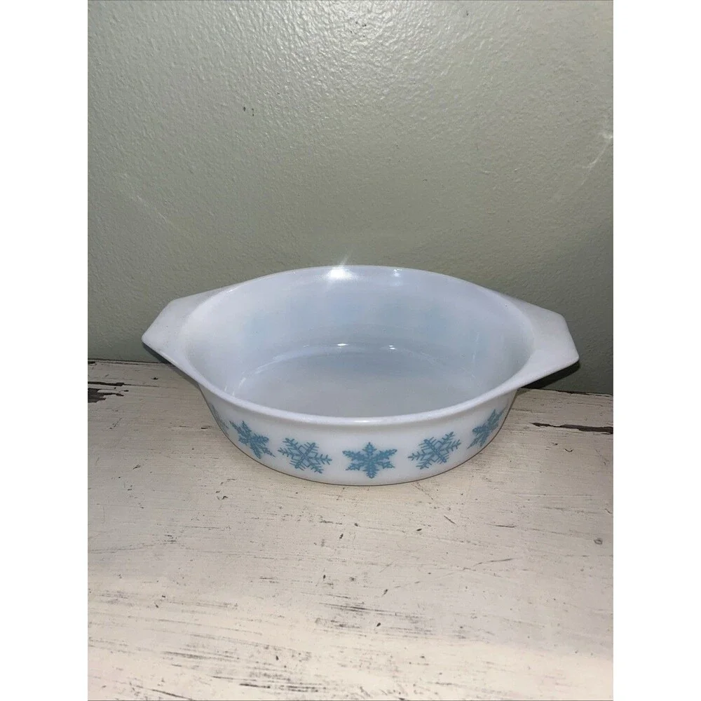 Pyrex Snowflake Turquoise 043 1.5 Qt Oval Casserole Baking Dish MCM Vintage